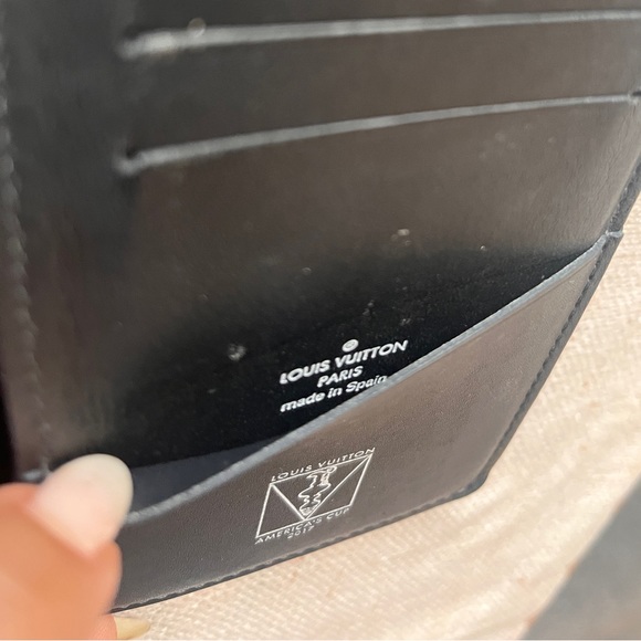 Gorgeous 2017 Louis Vuitton America’s Cup Wallet - Picture 5 of 9